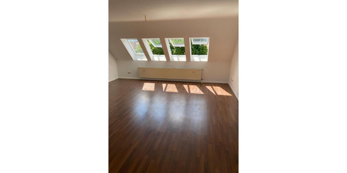 Dachgeschoßwohnung Reutlingen Altenburg - 3 Zimmer, 81 m&sup2;, 1.130&euro; | Angebot:26660149