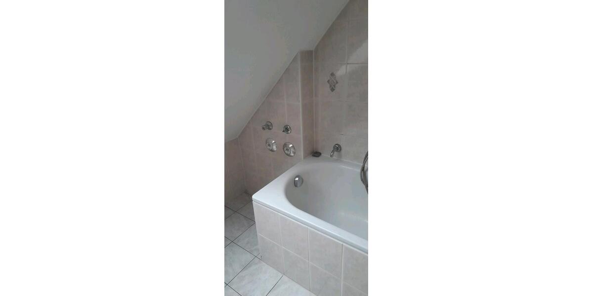 Dachgeschoßwohnung Ehningen - 3 Zimmer, 83 m&sup2;, 900&euro; | Angebot:27597266