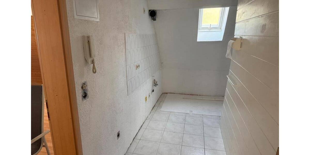 Dachgeschoßwohnung Schlaitdorf - 4 Zimmer, 63 m&sup2;, 750&euro; | Angebot:27547264