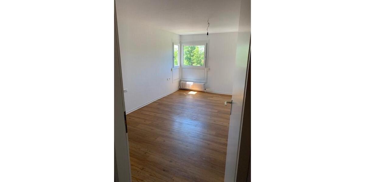Etagenwohnung Esslingen am Neckar Pliensauvorstadt - 3 Zimmer, 99 m&sup2;, 1.182&euro; | Angebot:26006802