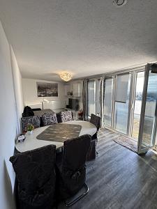 WEITBLICK & WOHLGEFÜHL MIT GROßER DACHTERRASSE - Einfamilienhaus Sindelfingen Eichholz | Angebot:26617547