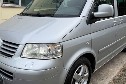 VW T5 Transporter 261.000 km 9.950 &euro; Sindelfingen/Stuttgart 71069