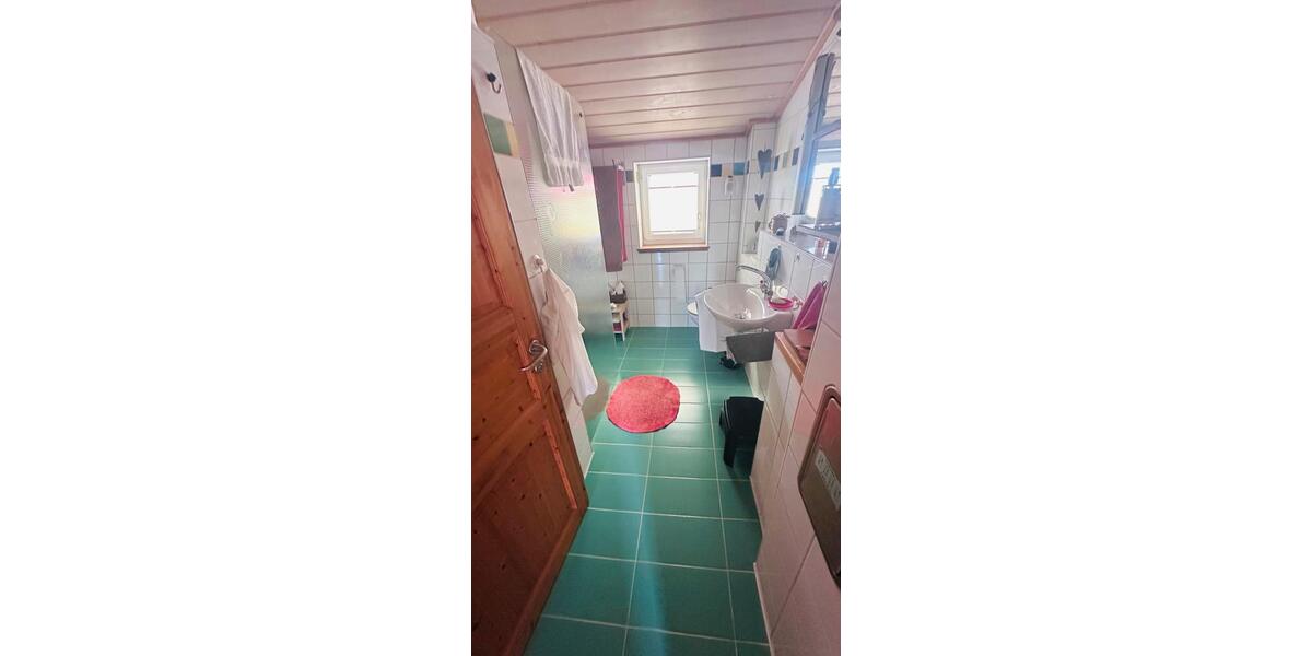 Doppelhaushälfte Erkenbrechtsweiler - 6.5 Zimmer, 155 m&sup2;, 1.700&euro; | Angebot:27617772