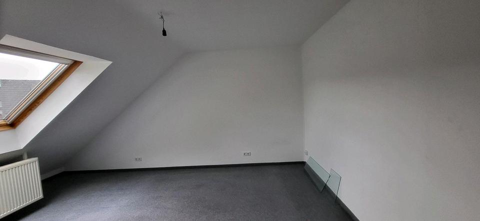 Dachgeschoßwohnung Ehningen - 3 Zimmer, 90 m&sup2;, 970&euro; | Angebot:25570912