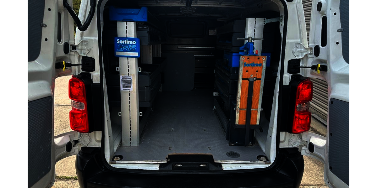 Opel Vivaro 51.068 km 17.990 &euro; Sindelfingen 71065
