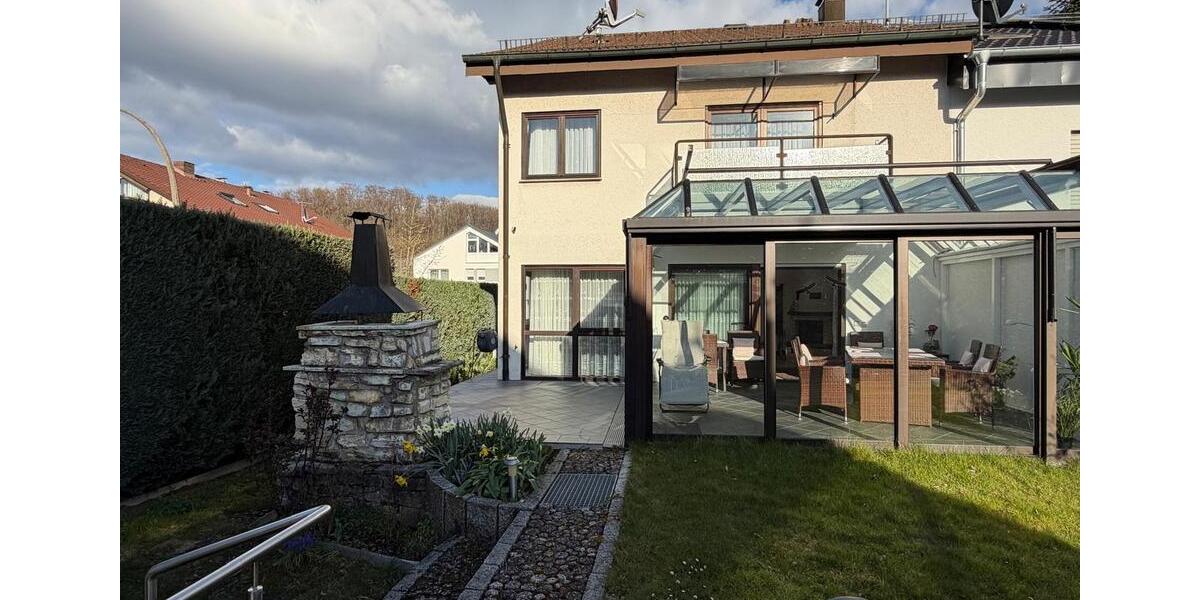 Doppelhaushälfte Sindelfingen Sindelfingen (Stadt) - 6 Zimmer, 240 m&sup2;, 2.650&euro; | Angebot:25975647