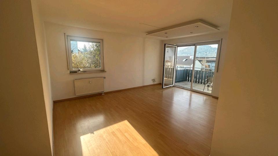 Etagenwohnung Weilheim an der Teck - 3 Zimmer, 75 m&sup2;, 1.300&euro; | Angebot:25958375