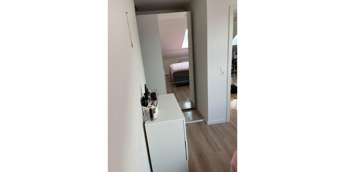 Dachgeschoßwohnung Böblingen Dagersheim - 3 Zimmer, 72 m&sup2;, 1.225&euro; | Angebot:25979030