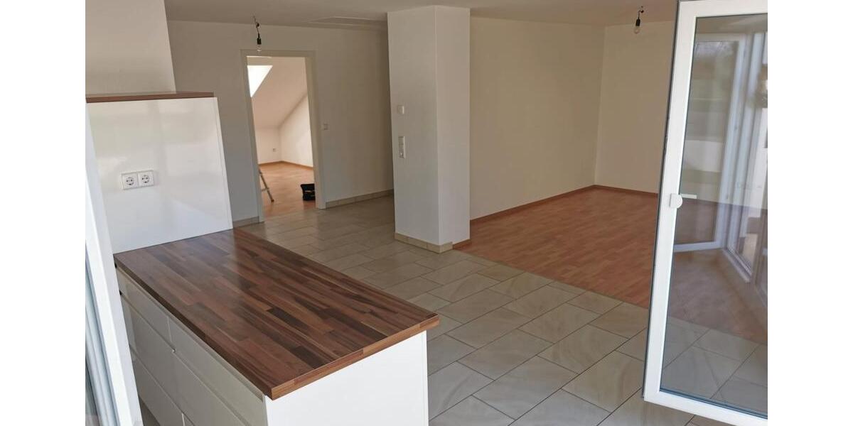 Dachgeschoßwohnung Nürtingen - 3 Zimmer, 89 m&sup2;, 950&euro; | Angebot:26045341