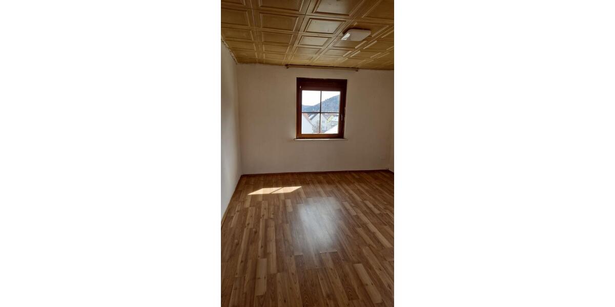 Etagenwohnung Burladingen - 3 Zimmer, 85 m&sup2;, 550&euro; | Angebot:25933485