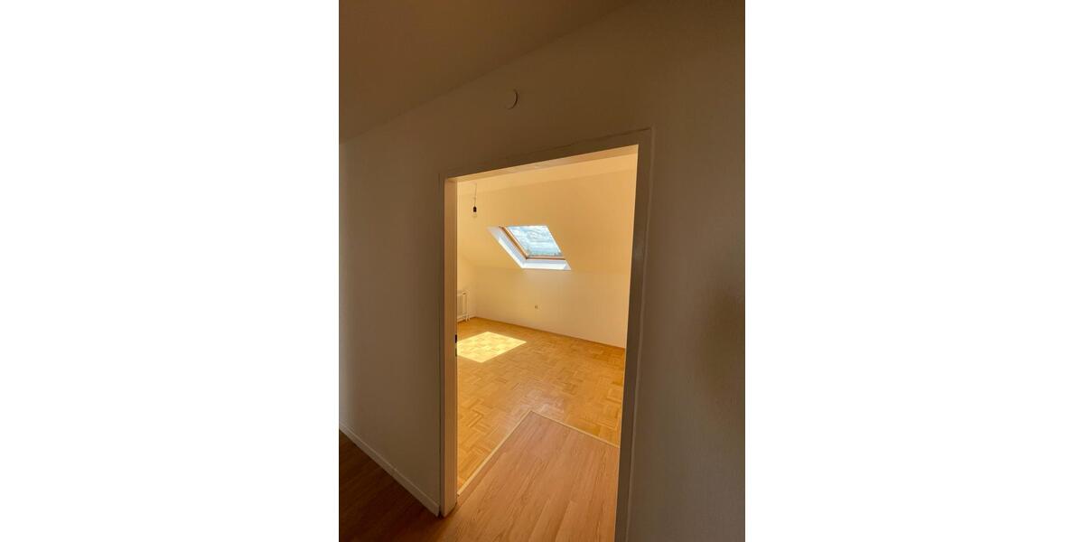 Dachgeschoßwohnung Bondorf - 3 Zimmer, 75 m&sup2;, 1.300&euro; | Angebot:26034133