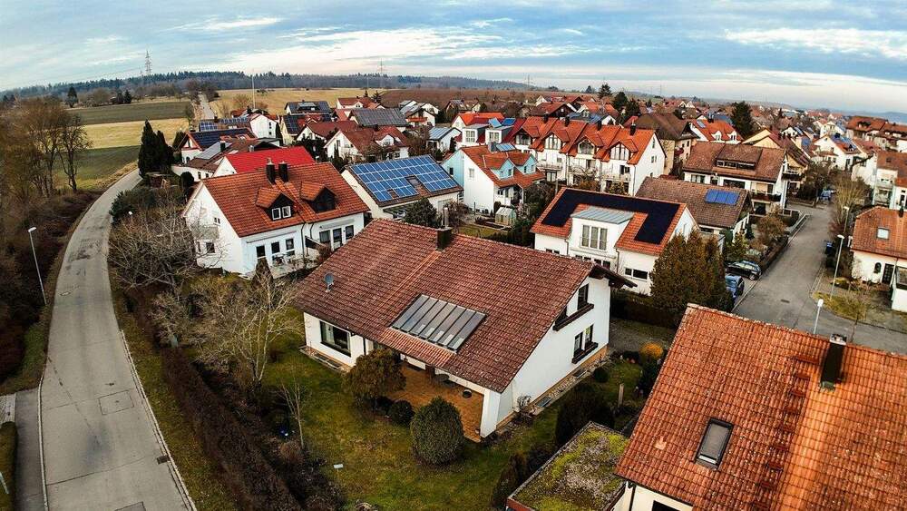 Einfamilienhaus Gärtringen - 3 Zimmer, 131 m&sup2;, 1.950&euro; | Angebot:25800926