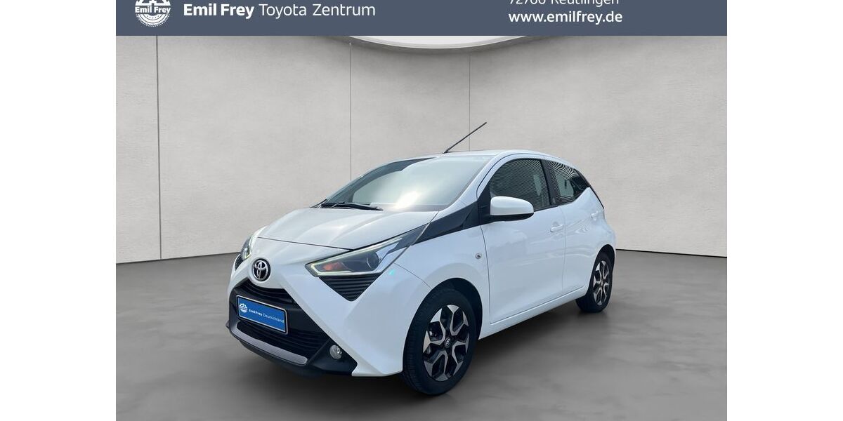 Toyota Aygo (X) 17.600 km 10.490 &euro; Reutlingen 72766
