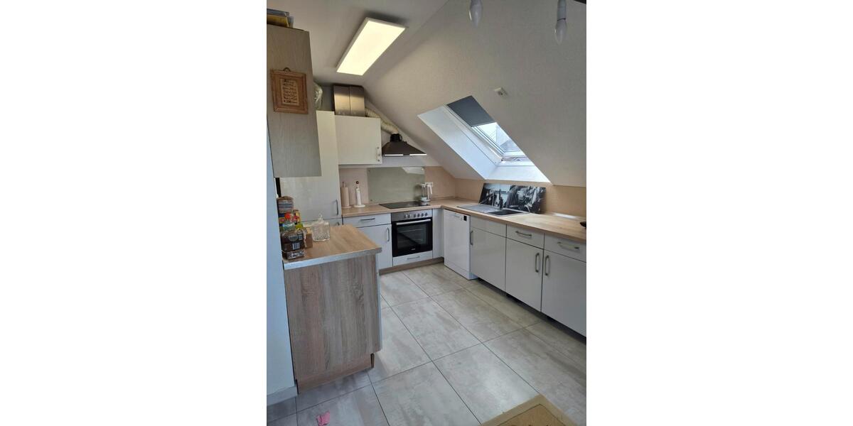 Dachgeschoßwohnung Herrenberg - 4 Zimmer, 85 m&sup2;, 1.200&euro; | Angebot:27601469