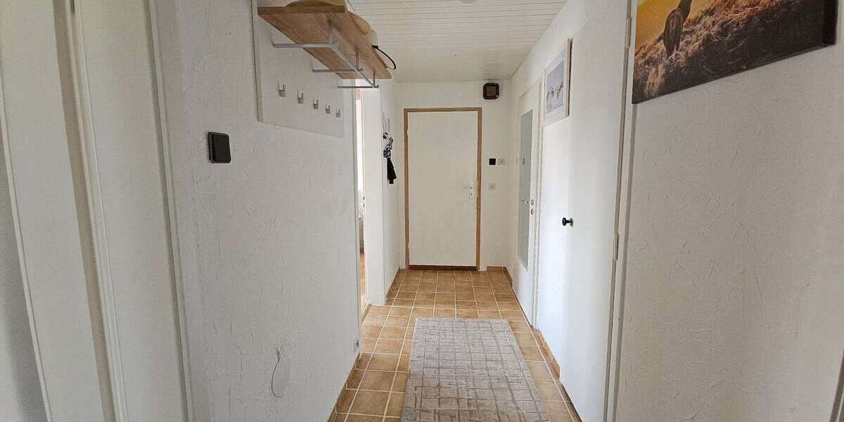 Charmante 3-Zimmer-Dachgeschosswohnung mit Garage und Gartenbereich in Denkendorf - Dachgeschoßwohnung Denkendorf | Angebot:27532423