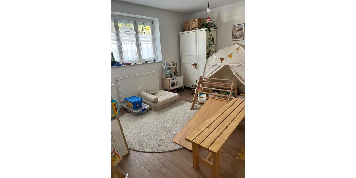 Erdgeschoßwohnung Esslingen am Neckar Brühl - 4 Zimmer, 97 m&sup2;, 1.300&euro; | Angebot:25862059