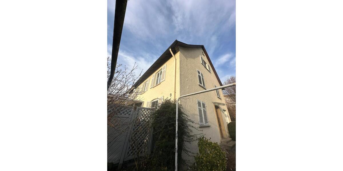 Dachgeschoßwohnung Nürtingen - 4 Zimmer, 69 m&sup2;, 1.030&euro; | Angebot:25806195