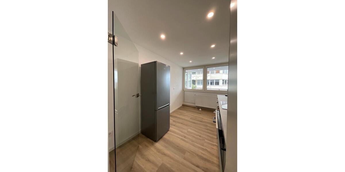 Etagenwohnung Sindelfingen - 4 Zimmer, 100 m&sup2;, 3.500&euro; | Angebot:25570940