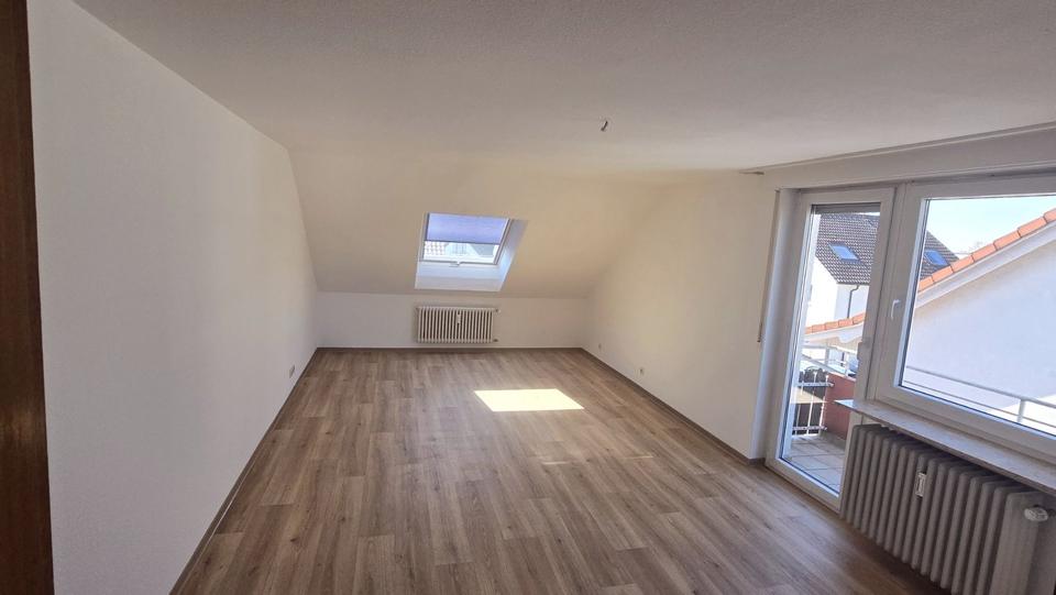 Dachgeschoßwohnung Sindelfingen Sindelfingen (Stadt) - 4 Zimmer, 87 m&sup2;, 1.250&euro; | Angebot:25811374