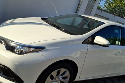 Toyota Auris 208.745 km 7.390 &euro; Frickenhausen 72636