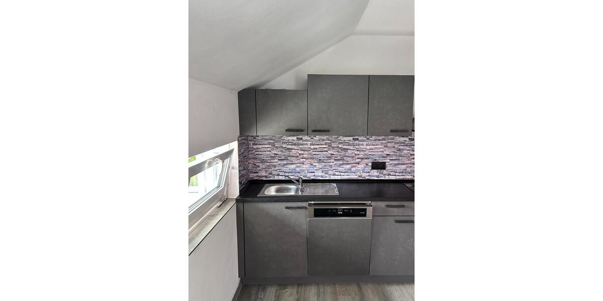 Dachgeschoßwohnung Rottenburg am Neckar - 4 Zimmer, 100 m&sup2;, 1.200&euro; | Angebot:26626032