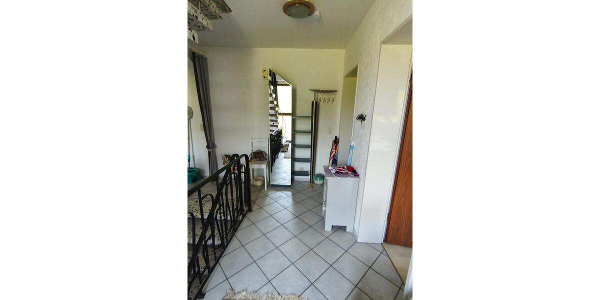 Einfamilienhaus Bisingen - 11 Zimmer, 240 m&sup2;, 649.000&euro; | Angebot:27056457