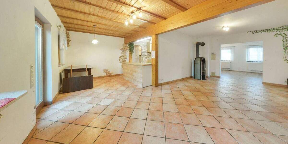 Einfamilienhaus Dettingen an der Erms - 8 Zimmer, 218 m&sup2;, 415.000&euro; | Angebot:25801626