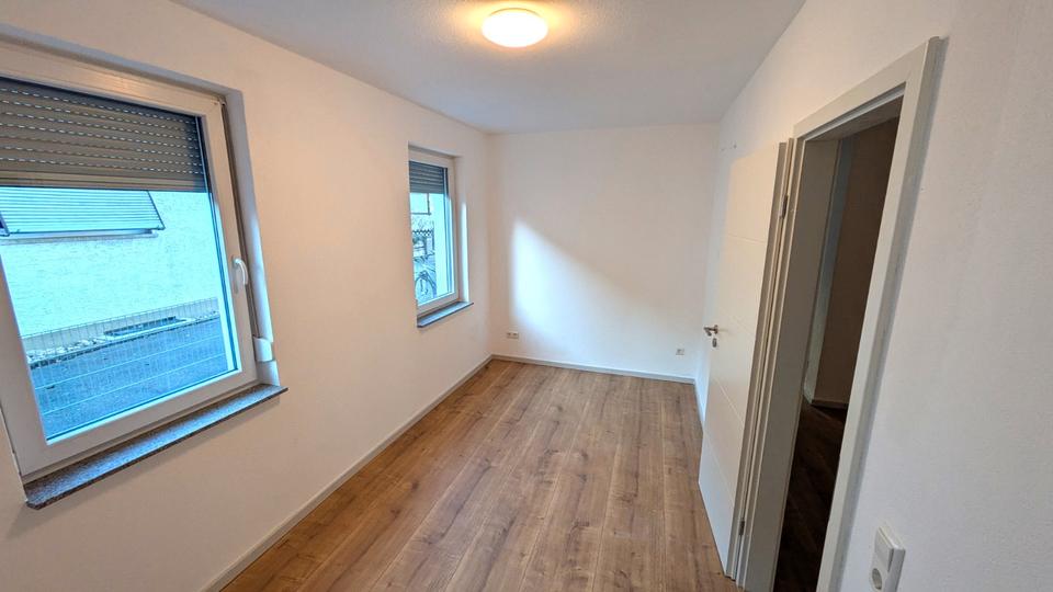 Erdgeschoßwohnung Hechingen - 4.5 Zimmer, 140 m&sup2;, 1.250&euro; | Angebot:27544032