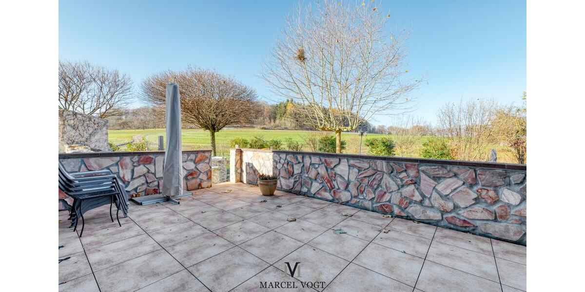 Einfamilienhaus Hülben - 8.5 Zimmer, 337 m&sup2;, 4.620&euro; | Angebot:23816966