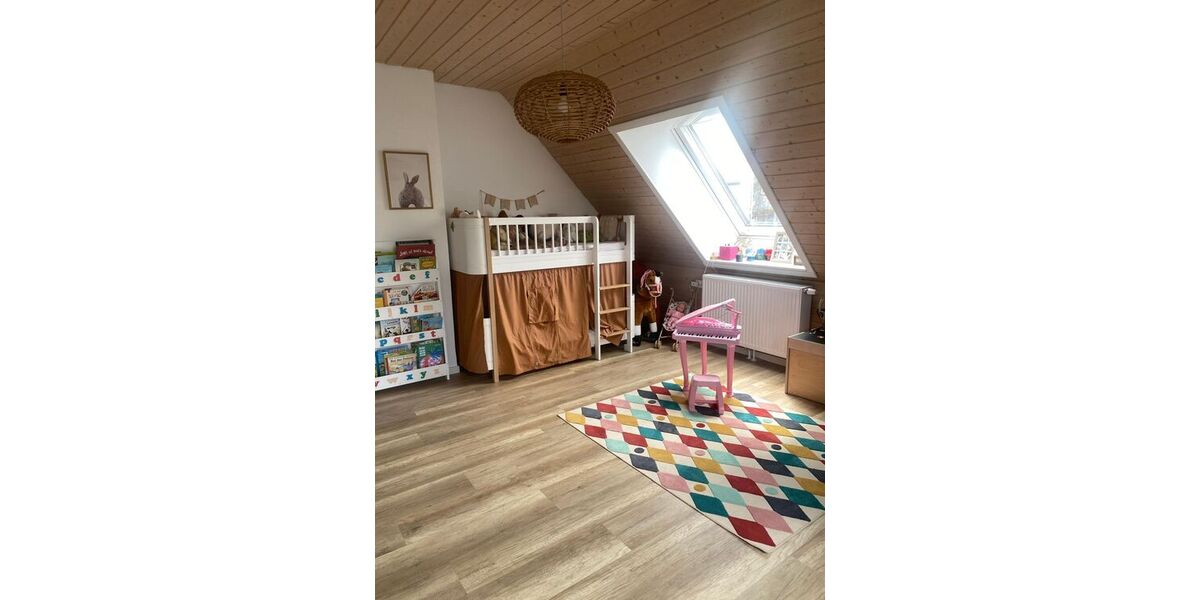 Moderne, großzügige Wohnung mit 5,5 Zimmern, Balkon, Terasse, EBK in Sindelfingen - Etagenwohnung Sindelfingen | Angebot:27493333