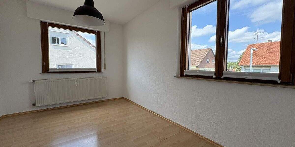 Mehrfamilienhaus, Wohnhaus Steinenbronn - 8 Zimmer, 155 m&sup2;, 690.000&euro; | Angebot:25748771