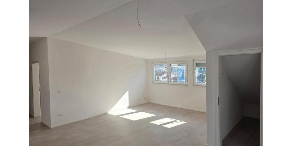 Dachgeschoßwohnung Sindelfingen - 3.5 Zimmer, 80 m&sup2;, 1.300&euro; | Angebot:25253404