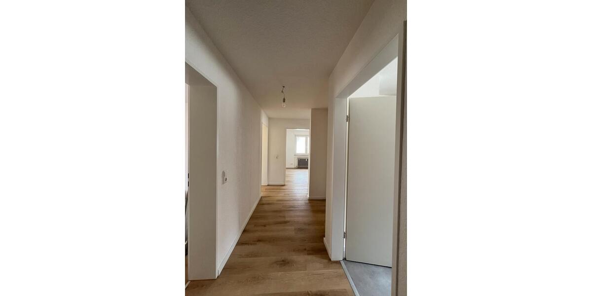 Etagenwohnung Eningen unter Achalm - 3 Zimmer, 74 m&sup2;, 1.285&euro; | Angebot:26041296