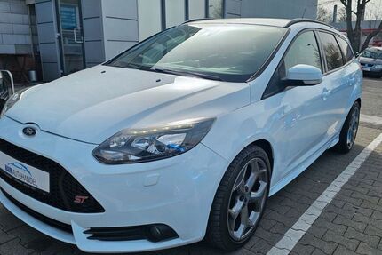 Ford Focus 110.800 km 11.900 &euro; Reutlingen 72766