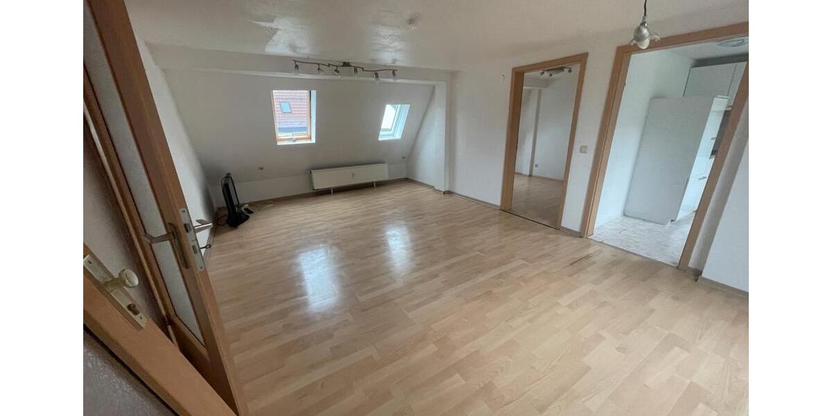 Dachgeschoßwohnung Gäufelden - 3 Zimmer, 73 m&sup2;, 1.200&euro; | Angebot:24257038