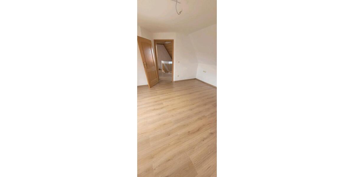 Maisonettenwohnung Herrenberg - 5.5 Zimmer, 100 m&sup2;, 1.500&euro; | Angebot:25611461