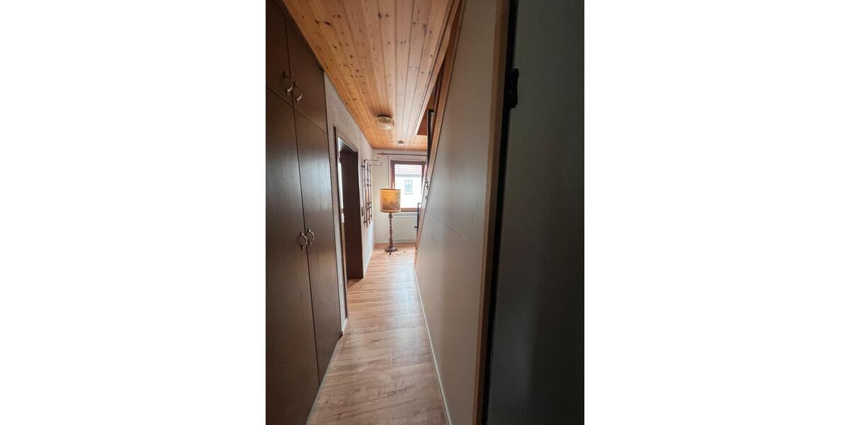 Etagenwohnung Bad Urach - 3 Zimmer, 100 m&sup2;, 1.100&euro; | Angebot:24782140