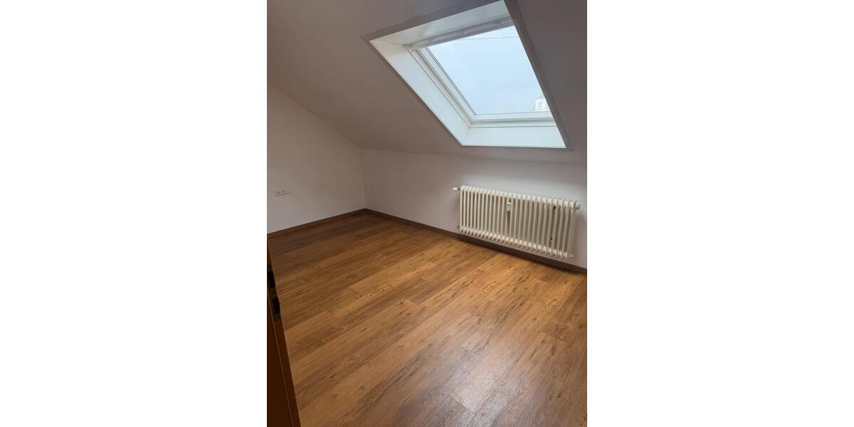 Etagenwohnung Kirchheim unter Teck - 4 Zimmer, 110 m&sup2;, 1.400&euro; | Angebot:25843405