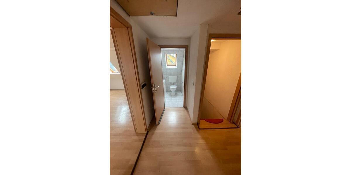 Dachgeschoßwohnung Gäufelden - 3 Zimmer, 73 m&sup2;, 1.200&euro; | Angebot:24257038