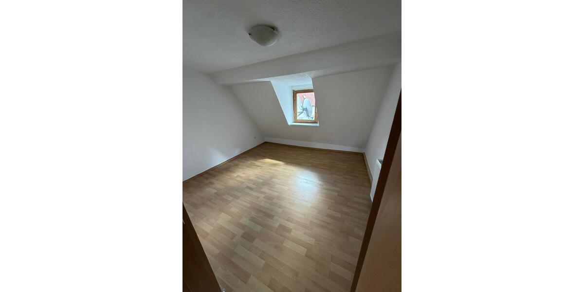 Dachgeschoßwohnung Hechingen - 4 Zimmer, 90 m&sup2;, 1.100&euro; | Angebot:27599751