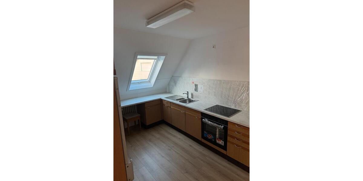 Dachgeschoßwohnung Tübingen - 3 Zimmer, 60 m&sup2;, 880&euro; | Angebot:25992082