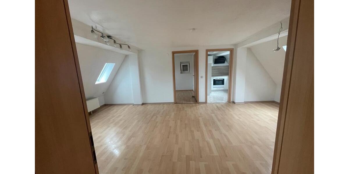 Dachgeschoßwohnung Gäufelden - 3 Zimmer, 73 m&sup2;, 1.200&euro; | Angebot:24257038