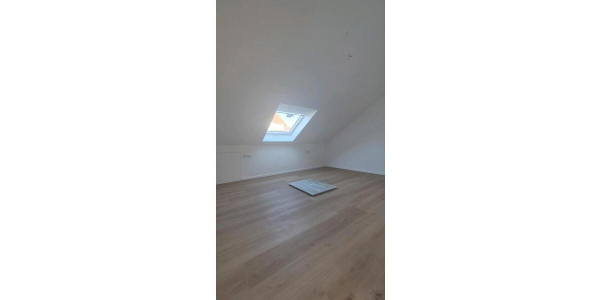 Dachgeschoßwohnung Hochdorf - 3.5 Zimmer, 101 m&sup2;, 1.300&euro; | Angebot:24857820