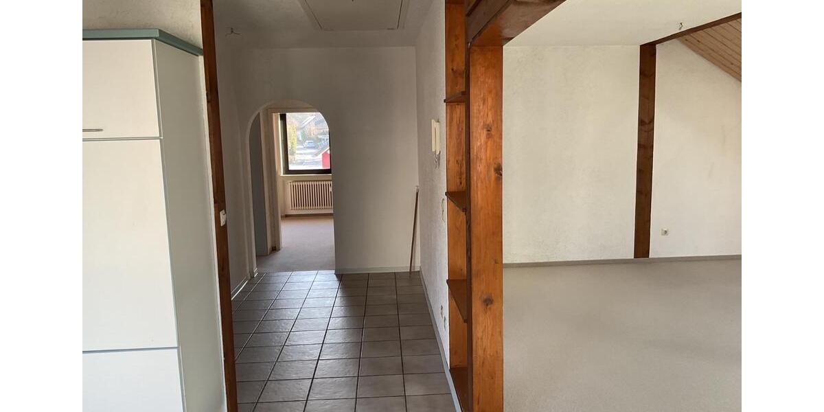 Dachgeschoßwohnung Herrenberg - 3.5 Zimmer, 99 m&sup2;, 1.150&euro; | Angebot:25941986