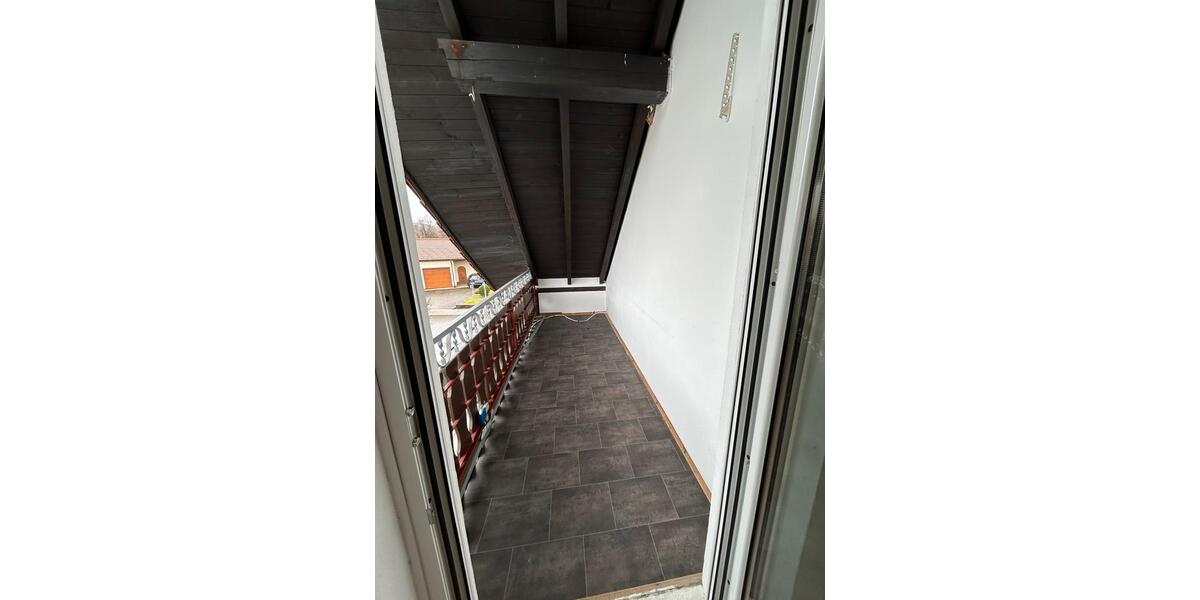 Dachgeschoßwohnung Bisingen - 4 Zimmer, 90 m&sup2;, 1.100&euro; | Angebot:25612096