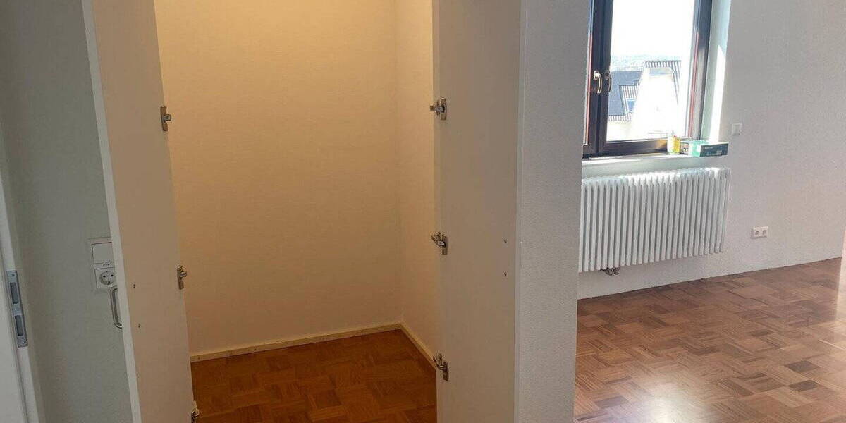 Etagenwohnung Böblingen - 2 Zimmer, 90 m&sup2;, 1.250&euro; | Angebot:26376911