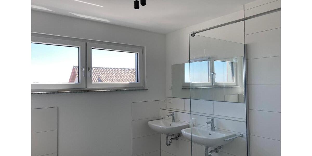 Doppelhaushälfte Herrenberg - 7 Zimmer, 183 m&sup2;, 2.700&euro; | Angebot:26591645