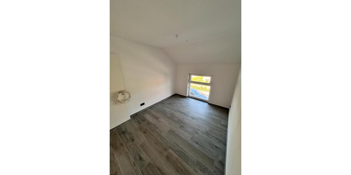 Dachgeschoßwohnung Rottenburg am Neckar - 4 Zimmer, 100 m&sup2;, 1.200&euro; | Angebot:26626032