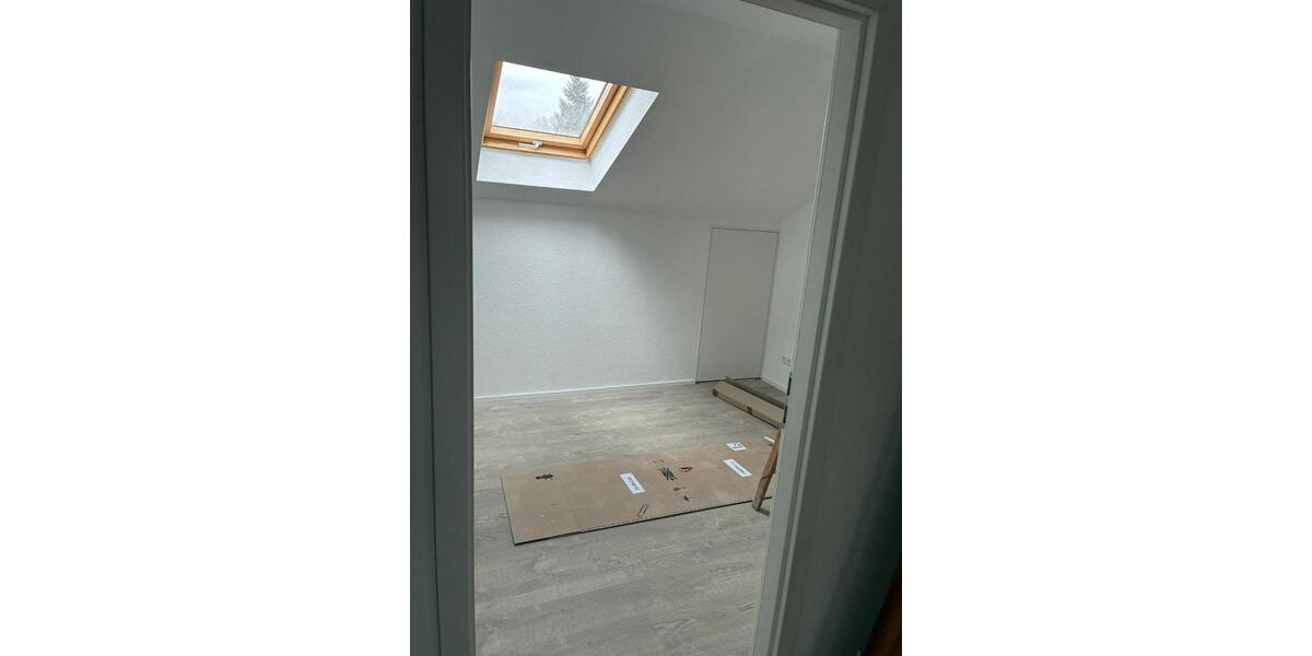 Dachgeschoßwohnung Steinenbronn - 4 Zimmer, 88 m&sup2;, 1.300&euro; | Angebot:25924862