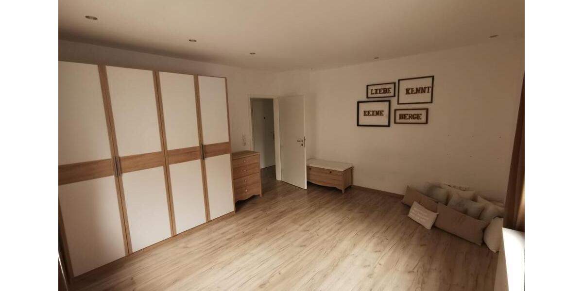 Mehrfamilienhaus, Wohnhaus Reutlingen Orschel-Hagen - 10 Zimmer, 181 m&sup2;, 749.000&euro; | Angebot:26292935